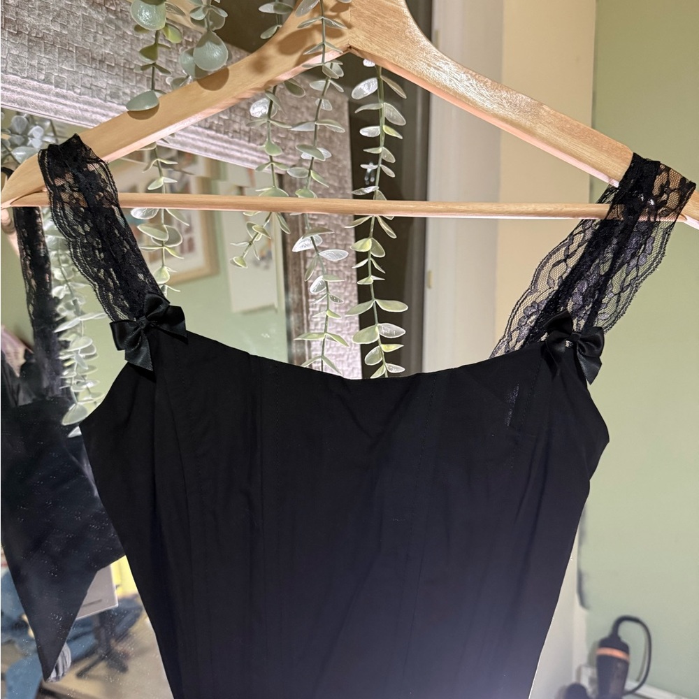 Elegant Black Lace Strap Corset Top - Picture 1 of 4